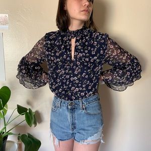 NWT bell sleeved floral blouse